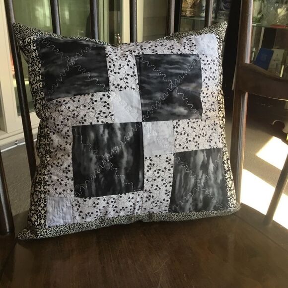 CLOSEOUT SALE $10 NWT Hand Crafted Quilted Accent Pillow - Picture 2 of 5